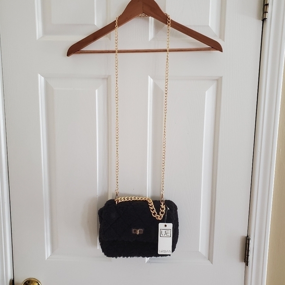 Urban Expressions Corriedale Crossbody in black - Picture 4 of 14